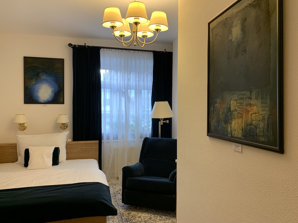Deluxe Suite, 2 Bedrooms, Bathtub, Garden View (Suite 003)