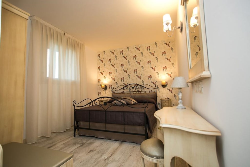 Standard Double Room - Photo 2