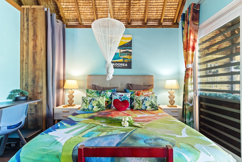 Honeymoon Studio