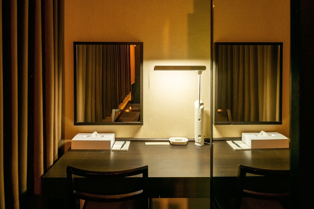 Basic Single Room, 1 Bedroom, Smoking photo 3