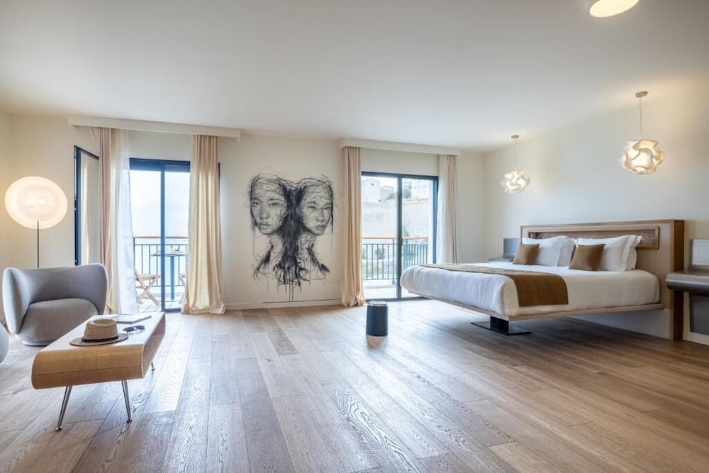 Suite, 1 King Bed (Citadel view)