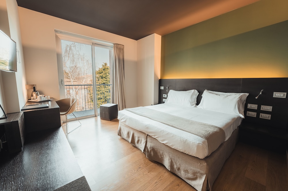 Superior Room, Garden View