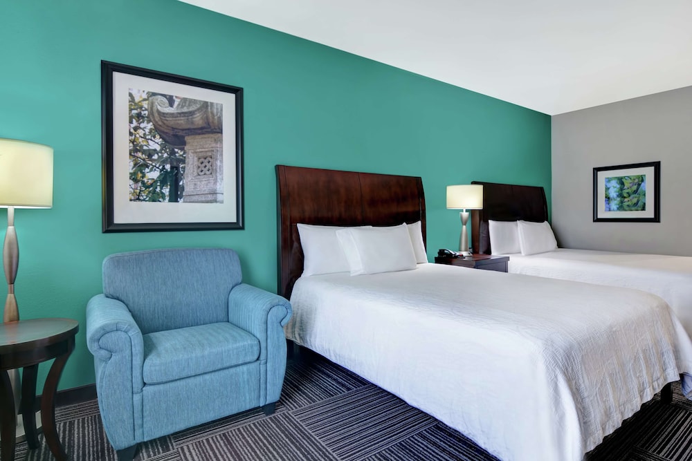 Room, 2 Queen Beds, Accessible, Bathtub photo 2