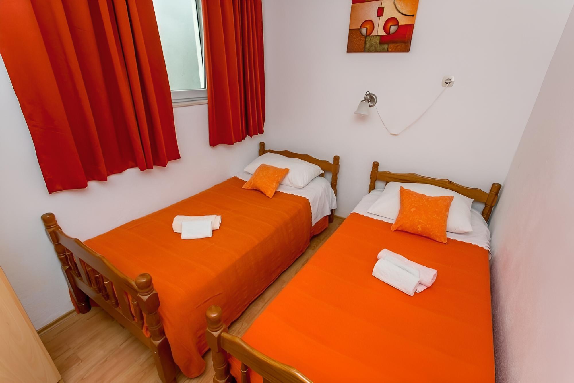 Apartment (Marija - 60 m from beach - A2(4))
