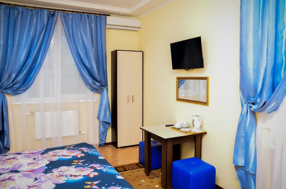 Luxury Double Room, Refrigerator photo 3