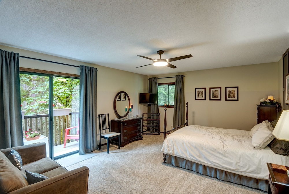 Superior Suite, Multiple Beds, Garden View photo 1