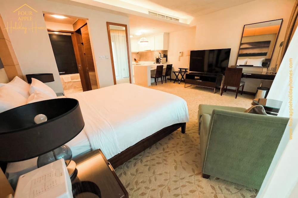 Luxury Studio Suite, Balcony, City View photo 3