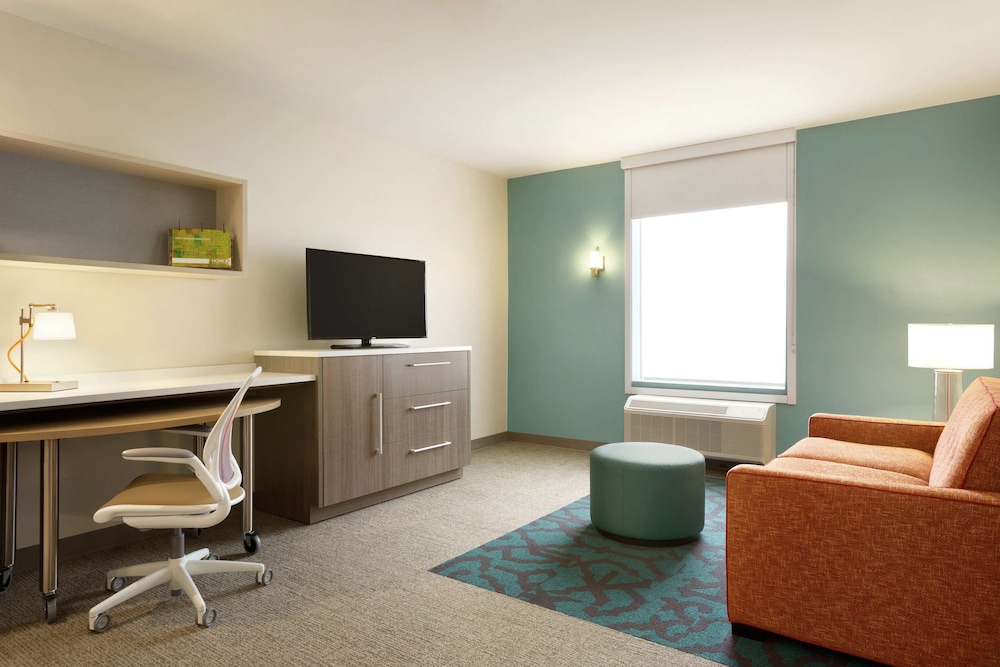 Suite, 1 King Bed, Accessible, Non Smoking (Hearing) - Photo 2