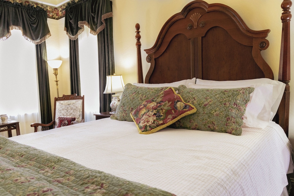 Grand Double Room, 1 Queen Bed photo 2