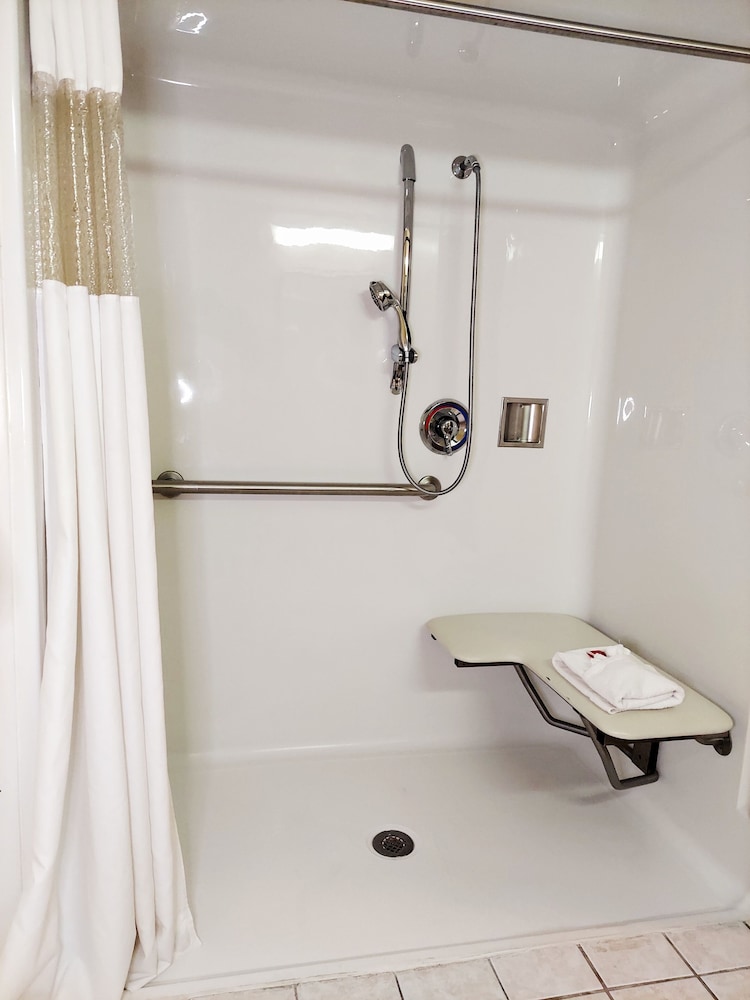 Room, 1 Queen Bed, Accessible, Non Smoking (Mobility) - Photo 4