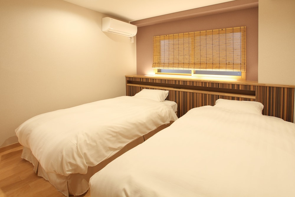 Japanese-style Apartment, 3 Bedrooms, Kitchen, Garden View photo 2
