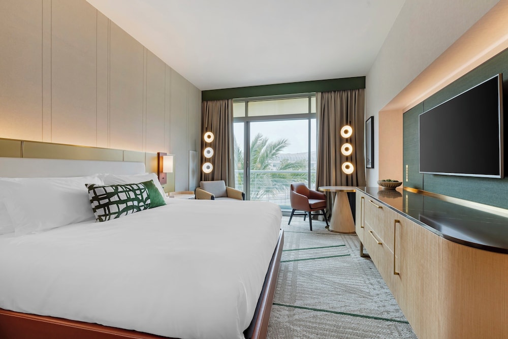 Deluxe Room, 1 King Bed, City View - Photo 2