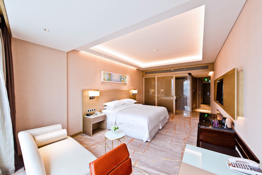 Room, 1 King Bed, City View photo 2
