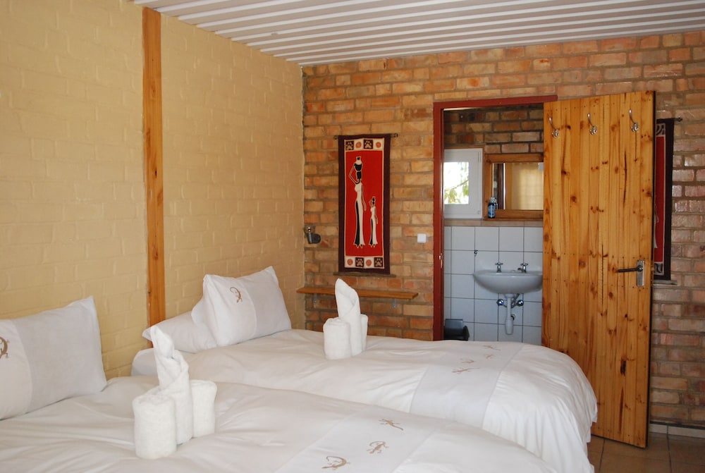 Standard Room, 2 Twin Beds, Non Smoking, Ground Floor photo 2