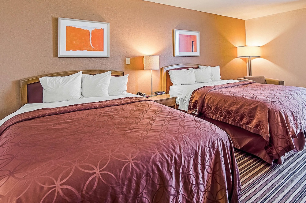 Standard Room, 2 Queen Beds, Smoking - Photo 1