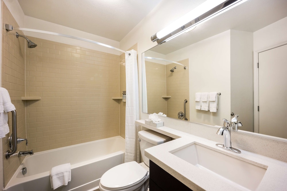 Suite, 1 Queen Bed with Sofa bed (One Bedroom) - Photo 4