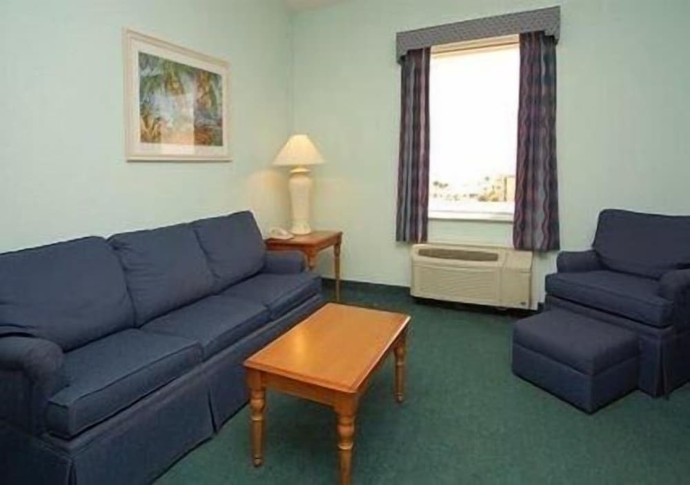 Standard Suite, 1 King Bed - Photo 8