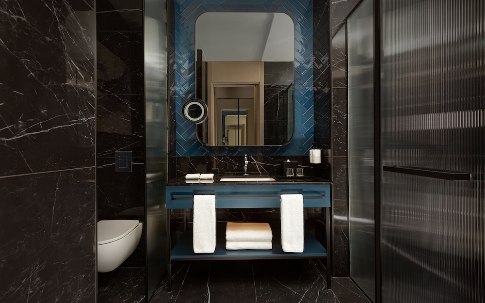 Classic Room, 2 Twin Beds, Club Lounge Access (Amir Temur Square View) - Photo 5