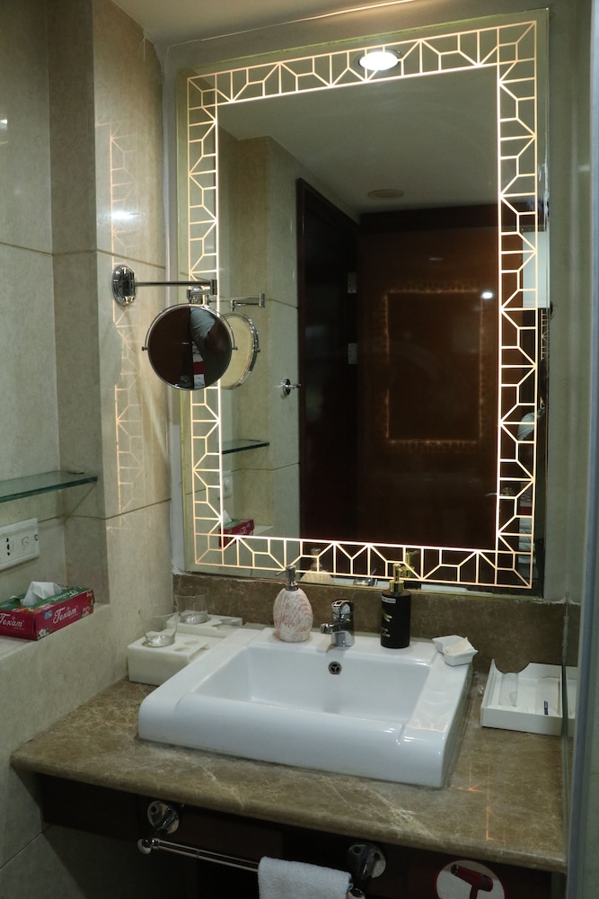 Executive, Double or Twin Room - Photo 17