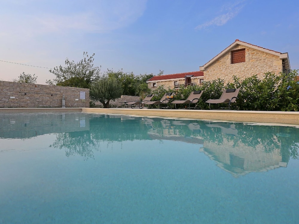 Villa photo 1
