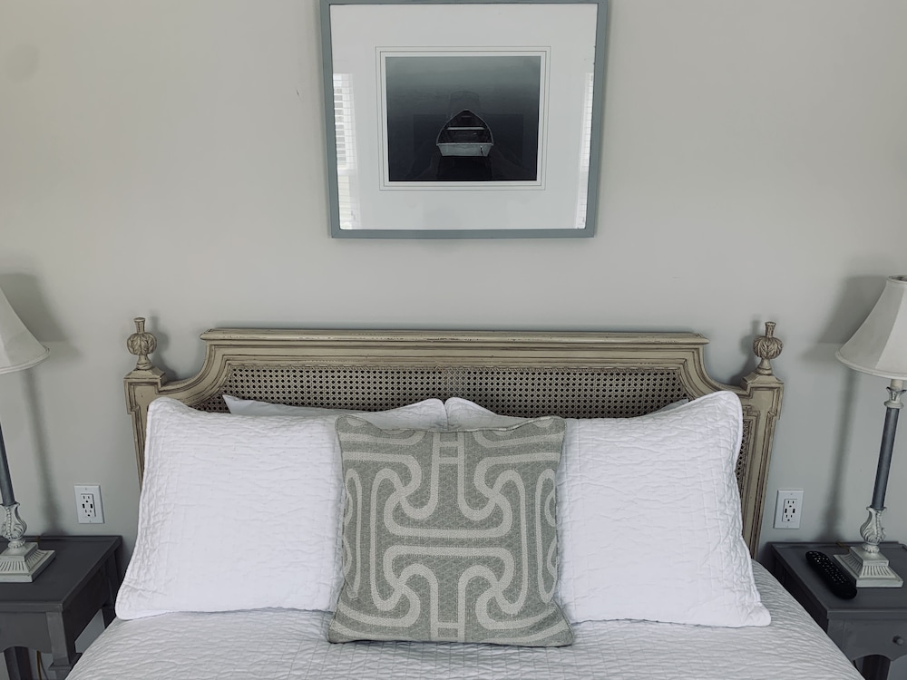 Room, 1 Queen Bed (Downstairs) photo 2