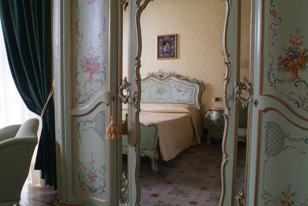 Junior Suite, One Double Bed photo 2