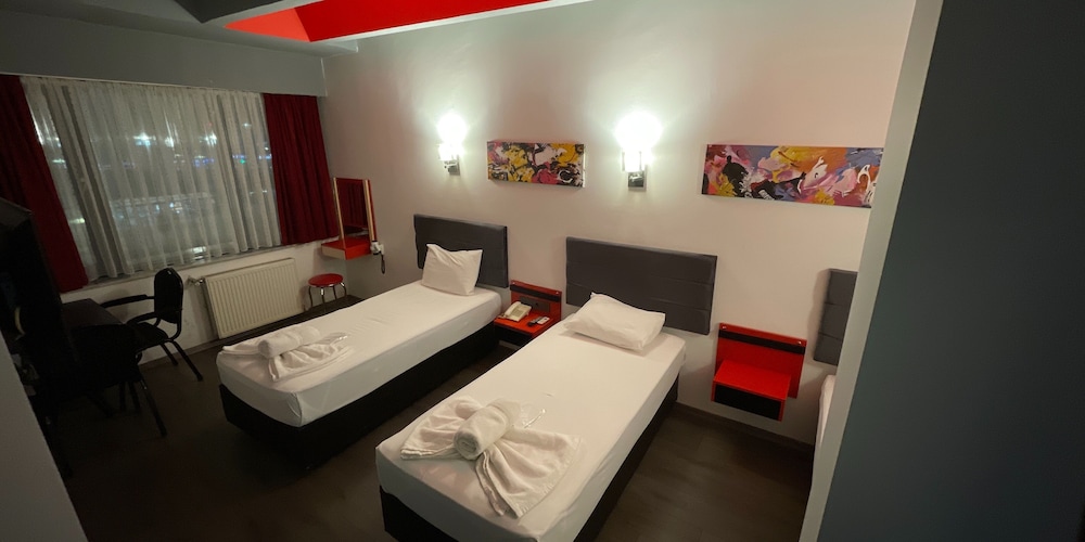 Standard Triple Room, 3 Twin Beds photo 3