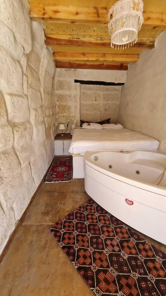 Luxury Studio Suite, 1 King Bed photo 2