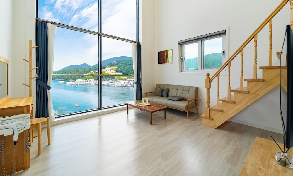 #301 (Ocean Duplex One Bed) photo 1