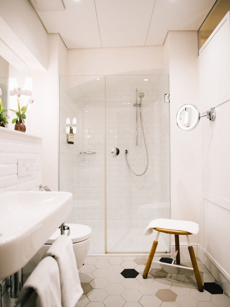 Double Room (medium) - Photo 13