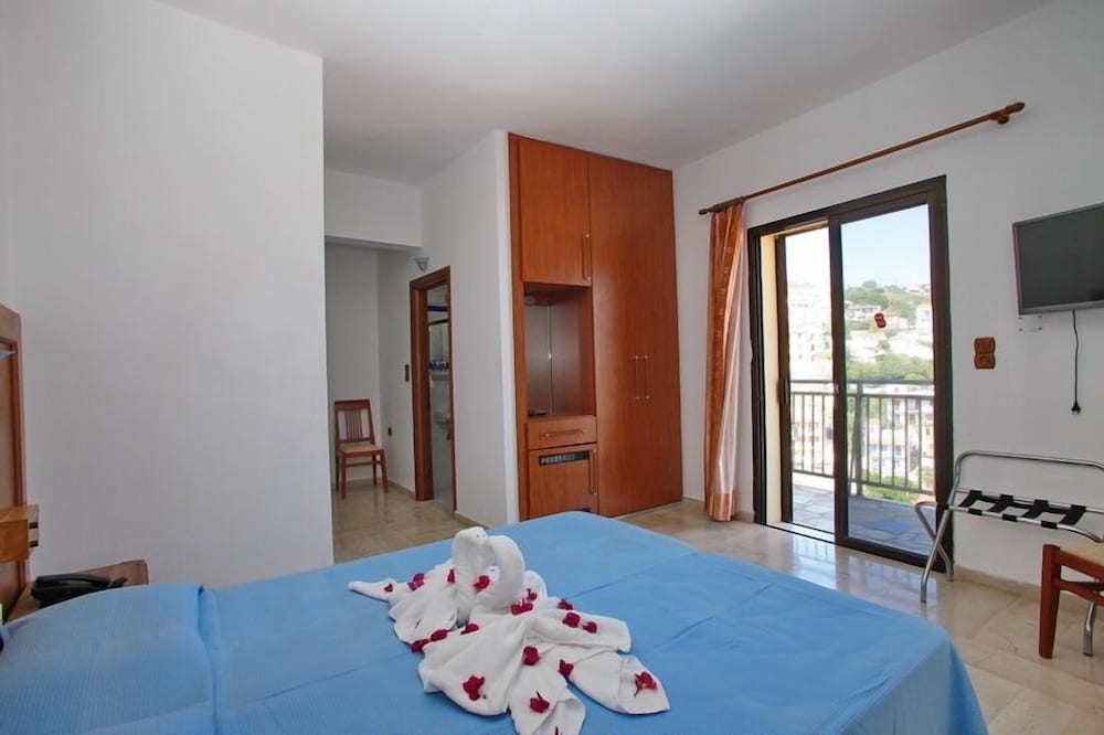Double or Twin Room, Sea View photo 2