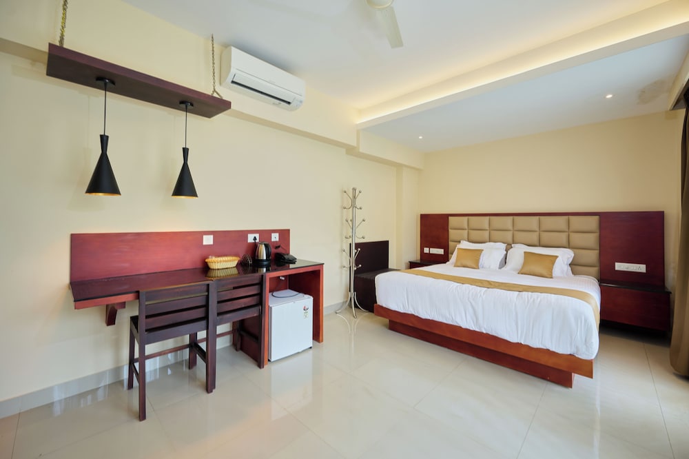 Deluxe Double Room, Balcony, Hill View photo 2