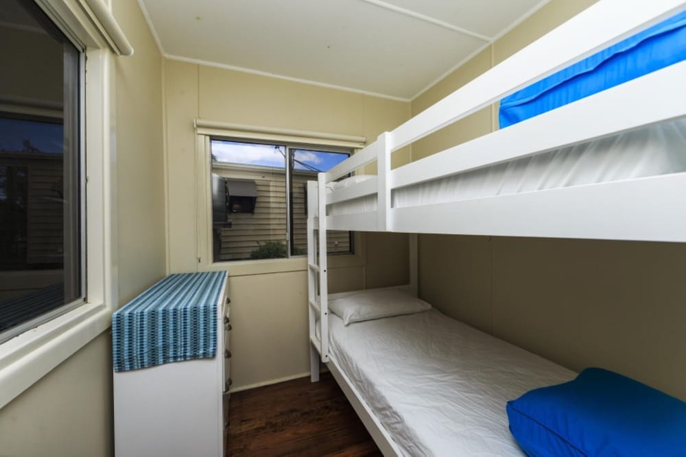 Deluxe Cabin - Sleeps 4 - Dog Friendly photo 2