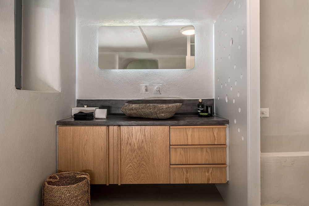 Deluxe Suite with Outdoor Hot tub - Photo 14