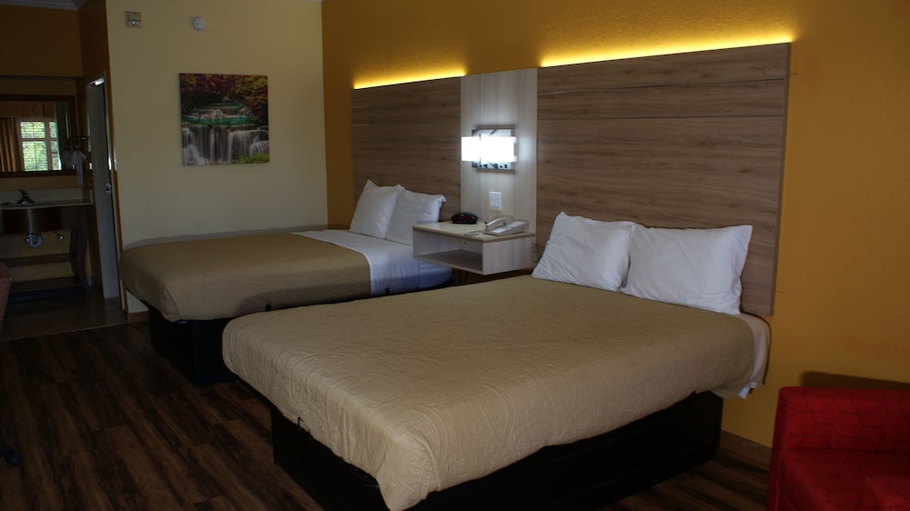 Room, 2 Queen Beds, Non Smoking - Photo 5