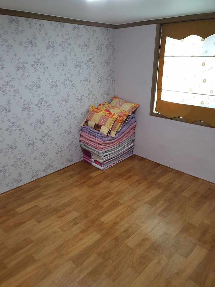 Room, 2 Bedrooms photo 2