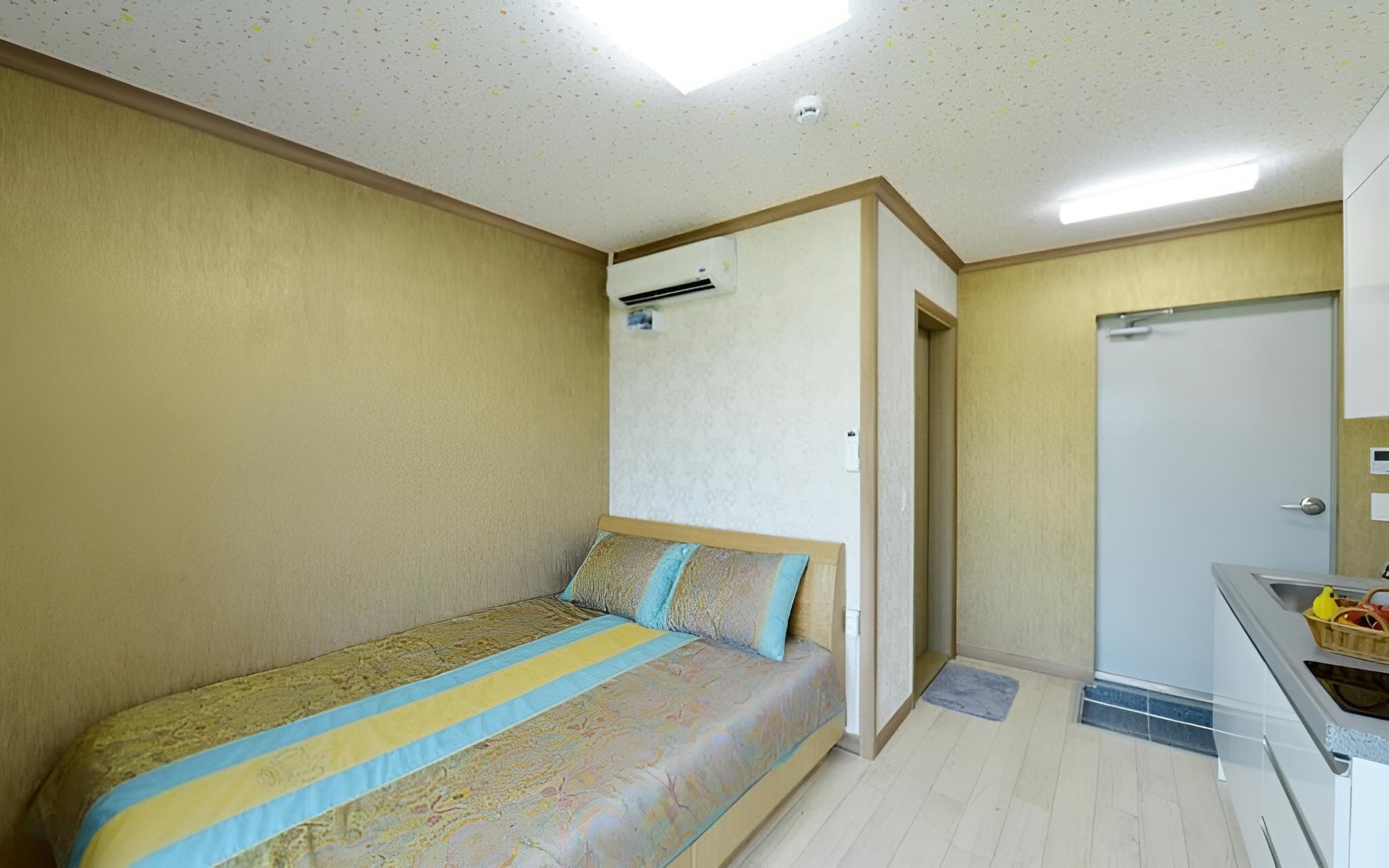 Room (Gureumwing (Building C 202)) photo 3