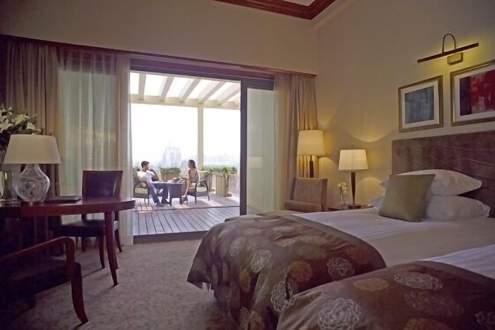 Deluxe Lake-View Twin Room