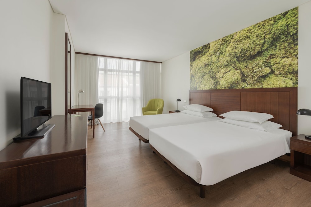 Club Triple Room, 1 Bedroom thumbnail 5