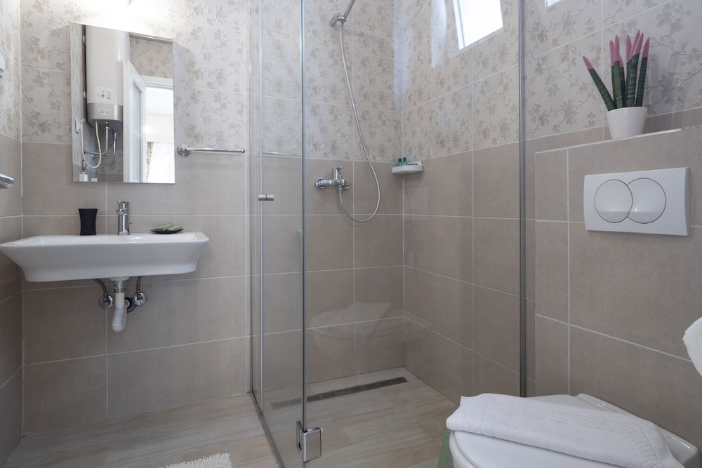 Romantic Studio Suite, Non Smoking, Garden View - Photo 13