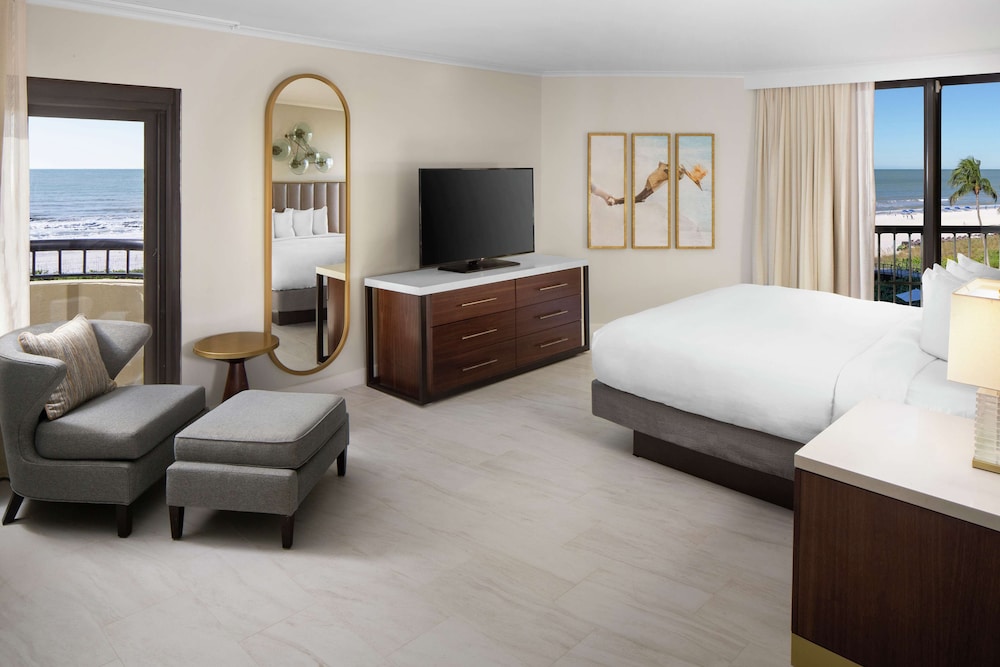 Suite, 1 King Bed with Sofa bed, Ocean View (Hearing)