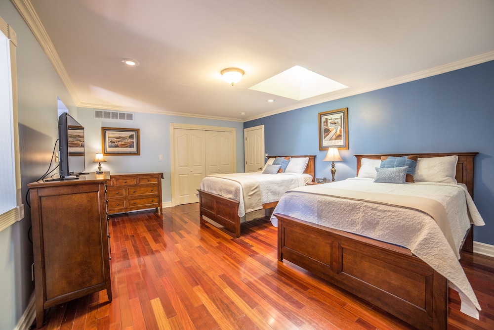 Suite, 2 Double Beds (Maine Stay) photo 1