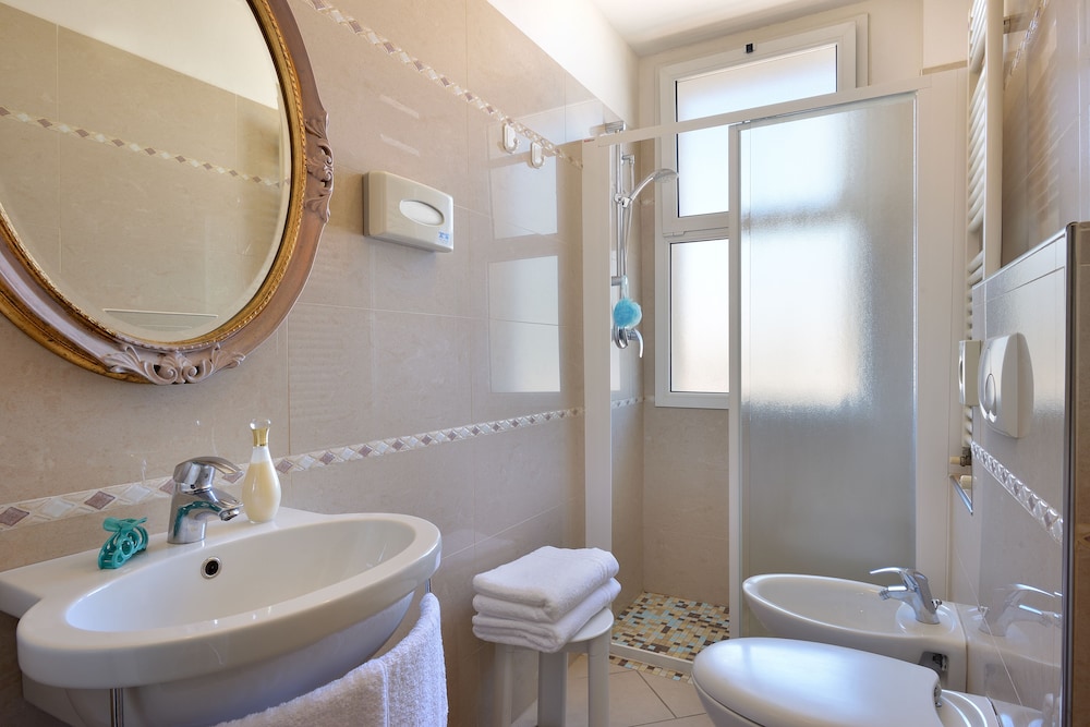 Double or Twin Room - Photo 5