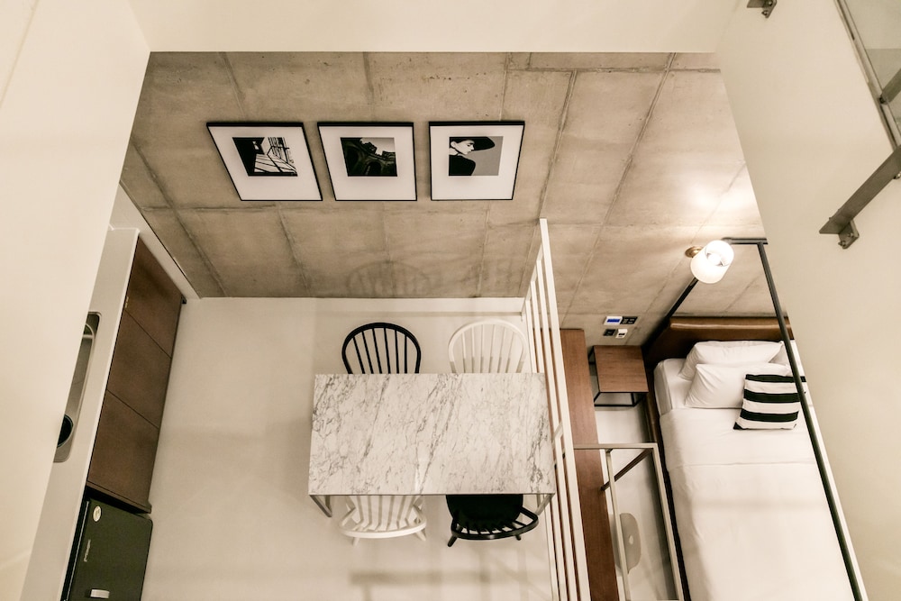 Suite - Photo 6
