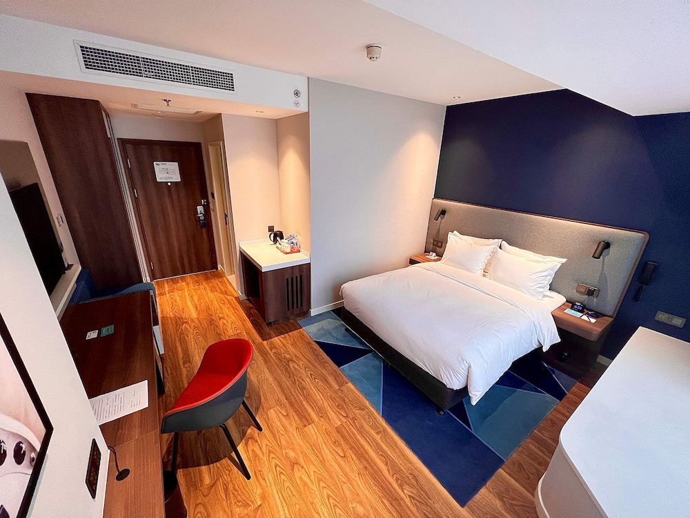 Standard Room, 1 Queen Bed