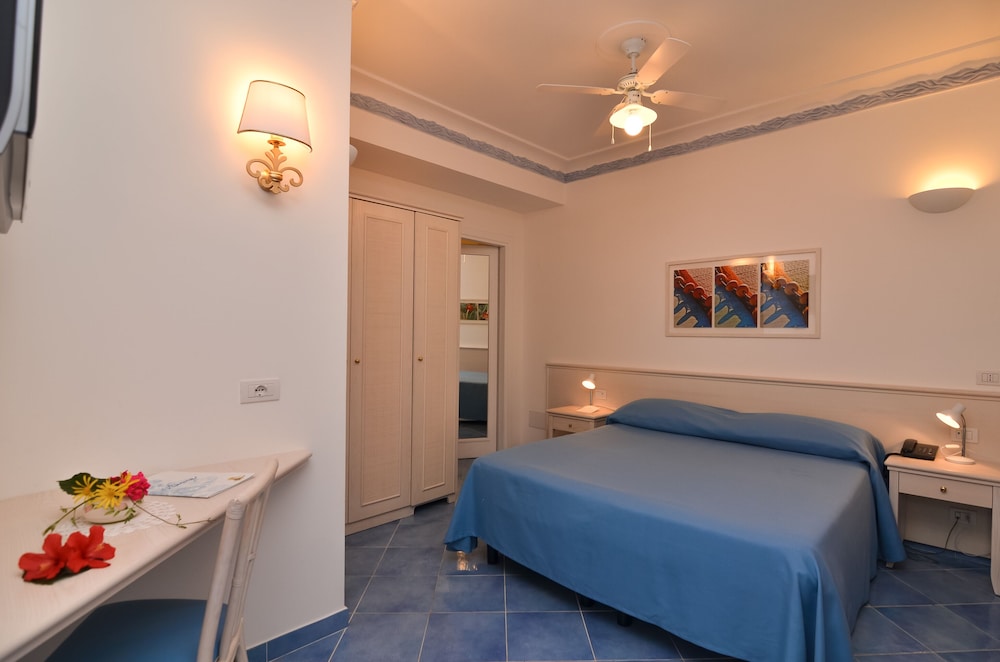Romantic Suite, 2 Bedrooms, Non Smoking, Sea View (StellaSolaris)