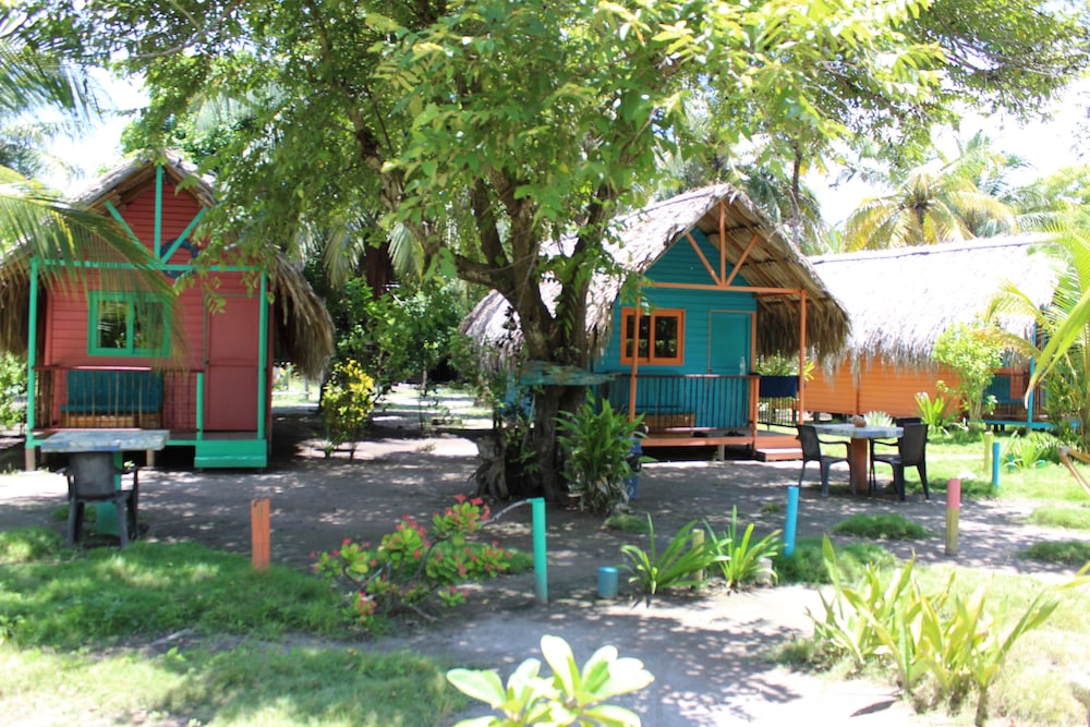 Cabin (Bungalow 3 - Blue) photo 1