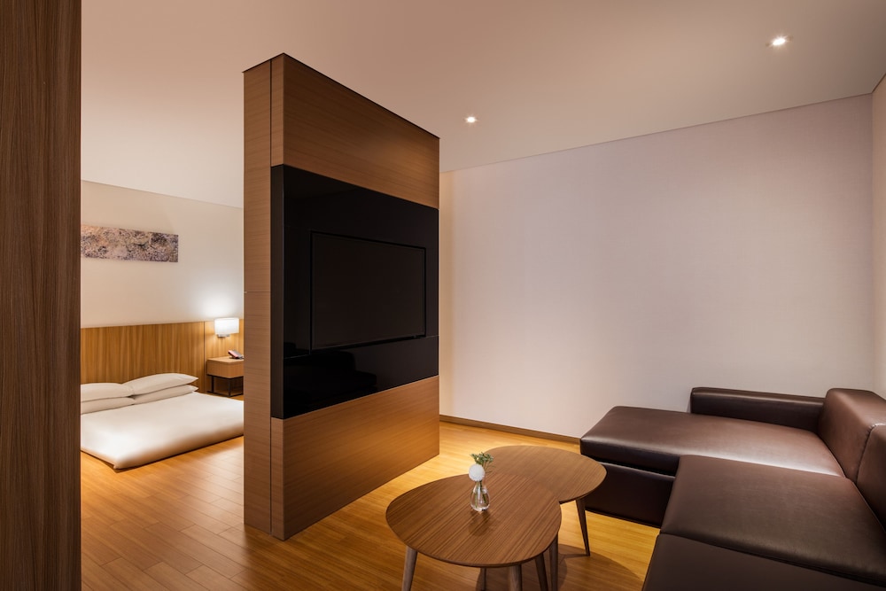 Suite, 1 Double Bed, Non Smoking, Corner (Ondol Suite)
