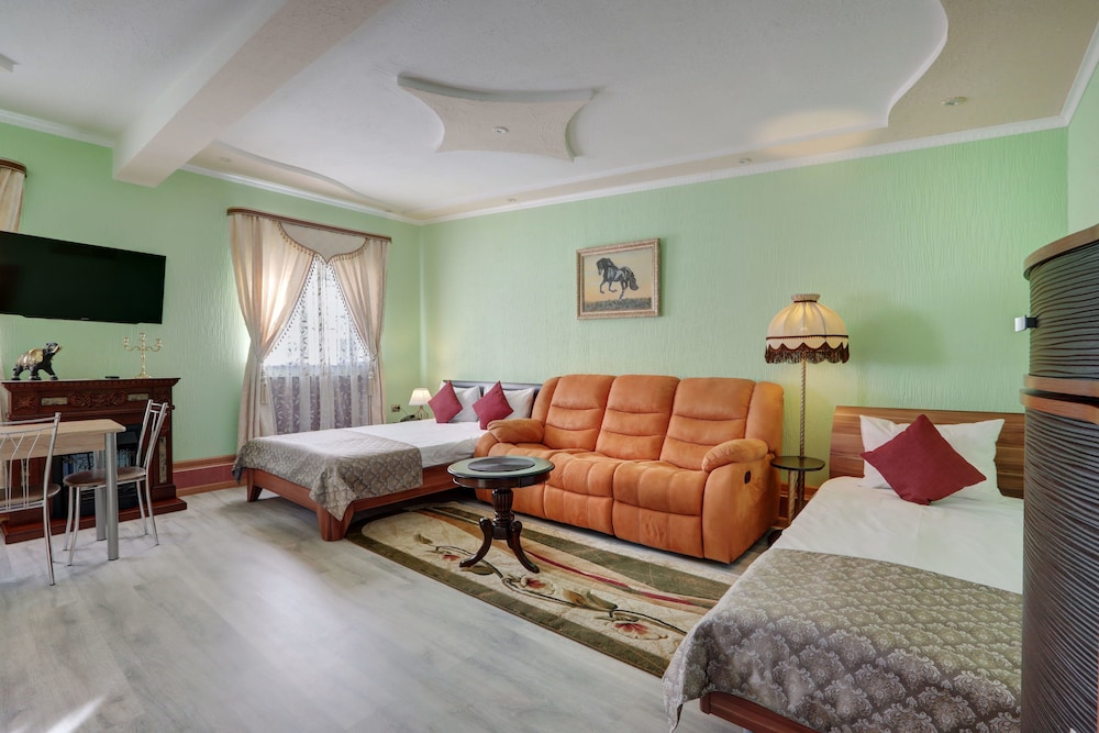 Family Room, 1 Bedroom