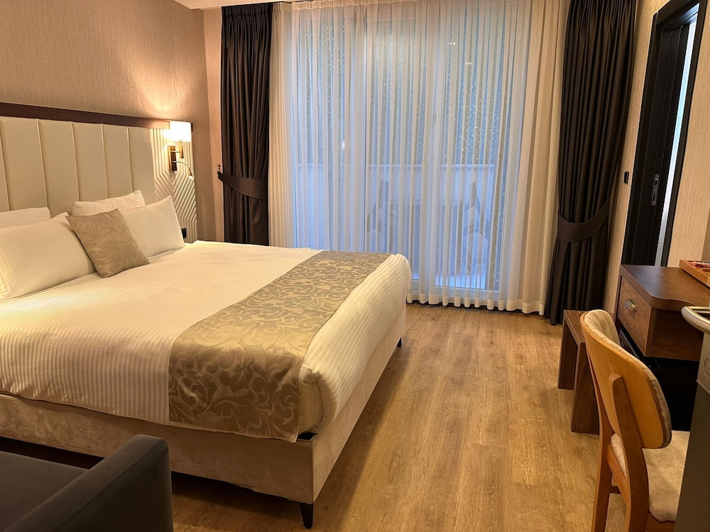 Room, 1 Double Bed, Balcony (Garden Floor) - Photo 1